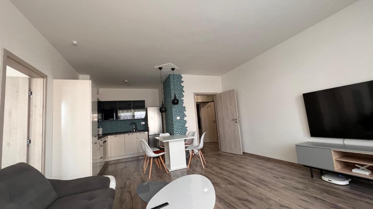 Air-Conditioned, 2 Room Apartment With Balcony, New Building Raca Bratislava Dış mekan fotoğraf